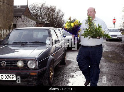 Flowers arrive at the home of Primrose Shipman Stock Photo