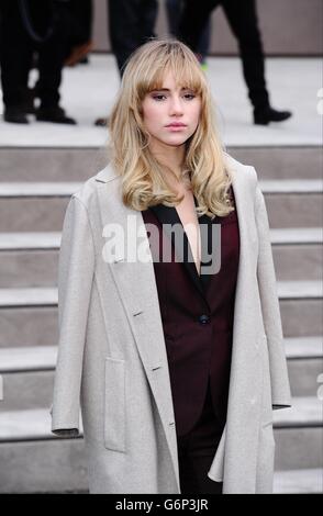 Suki Waterhouse arriving for the Burberry Prorsum Menswear show as part of the British Fashion Council's London Collections, at Kensington Gardens, Kensington Gore, London. Stock Photo