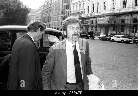 NUM chief executive Roger Windsor arrives at the London offices of the conciliation service, ACAS, for the NUM-NCB talks to end the miners' dispute. Stock Photo