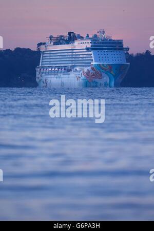 The world's newest cruise ship, the Norwegian Getaway brings with it a taste of Florida weather as it arrives in Southampton on its inaugural voyage. Stock Photo