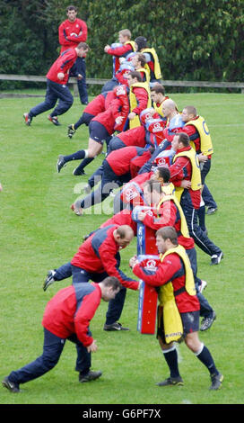 The England rugby team in training at the Pennyhill Park Hotel, Surrey, ahead of their RBS Six Nations opener against Italy on Sunday. Stock Photo