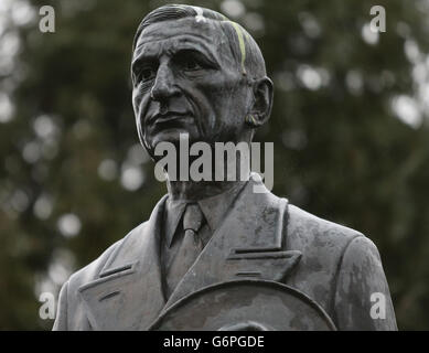 Statue of Eamon de Valera, in front of the Courthouse, Ennis, County ...