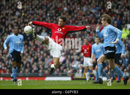 Manchester United's Ruud Van Nistelrooy tries to control the ball against Manchester City's Steve McManaman during the FA Cup 5th round match at Old Trafford, Manchester. Stock Photo