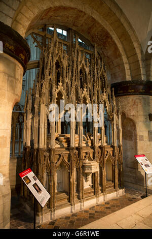 UK, Gloucestershire, Gloucester, Cathedral, 1327 carved stone tomb of King Edward II Stock Photo