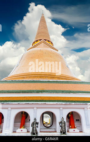 NAKHON PATHOM, THAILAND - AUGUST 21, 2014: Unidentified people at Phra Pathommachedi stupa in Nakhon Pathom, Thailand. At 120.5 Stock Photo