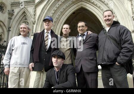 From left: Paddy Hill, (wrongly jailed for the Birmingham Pub Bombings) Terry Penfold; Robert Brown; Michael O'Brien (Carl Bridgewater killing) and Peter Fell (Aldershot double murder), with John McManus, of MOJO (Miscarriage Of Justice Organisation) at the High Court in London, stand in support of Michael O'Brien after being awarded 647,900. Stock Photo