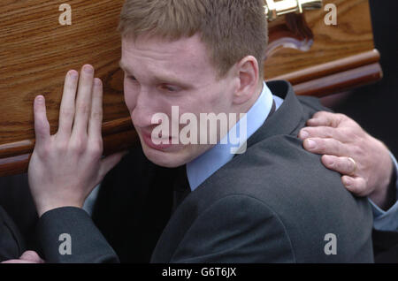 Donal McAnallen, the brother of Gaelic GAA All-Star Cormac McAnallen, who died suddenly of a heart infection earlier this week, carries his brother's coffin from St Patrick's Church, Eglish, Co Tyrone, Northern Ireland. Tens of thousands of people from all corners of Ireland arrived in the tiny village for the funeral of gaelic football's brightest young star. Stock Photo