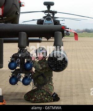 A technician checks the Hellfire missiles on an Apache AH Mk1 helicopter of 9 Regiment Army Air Corps fly, based at Dishforth Airfield near Thirsk. The Army has bought 67 Apaches, which are a UK version of the American attack helicopter which has become a household name through its involvement in a string of recent conflicts; they are based both at Dishforth and with 3 and 4 Regiments Army Air Corps at Wattisham, Suffolk. Stock Photo