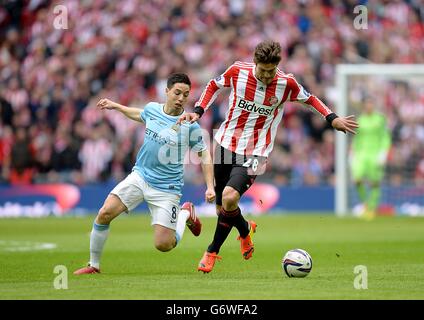Soccer - Capital One Cup - Final - Manchester City v Sunderland - Wembley Stadium. Sunderland's Marcos Alonso (right) and Manchester City's Samir Nasri (left) battle for the ball Stock Photo