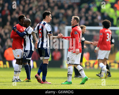 Manchester United's Wayne Rooney (right) shakes hands with West Bromwich Albion's Liam Ridgewell (left) after the final whistle Stock Photo