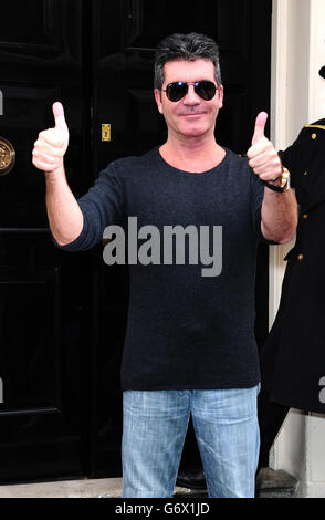 Simon Cowell arrives at 40 Dover Street in London for an announcement on Cheryl Cole rejoining the X Factor judges panel. Stock Photo