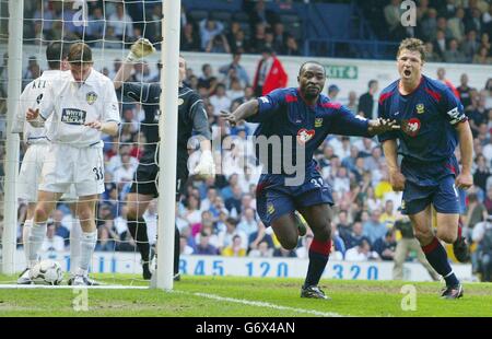 Portsmouth's Lomana Tresor Lualua celebrates his goal with Arjan De Zeeuw (right) during the Barclaycard Premiership match at Elland Road. Stock Photo