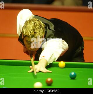 Wales' Matthew Stevens in action against England's Paul Hunter during The 2004 Embassy World Snooker Championships at the Crucible Theatre, Sheffield. Stock Photo