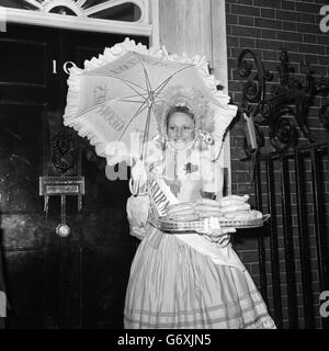 Mandy Prewett, in period dress and winner of St George's Taverns Fair Maiden contest, on her arrival at 10 Downing Street to make the traditional St George's Day gift of Epping sausages to the Prime Minister. Stock Photo