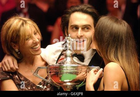 England's Ronnie O'Sullivan celebrates and with mother (left) Maria and sister Danielle after beating Scotland's Graeme Dott 18-8 frames at the Final of the Embassy World Championship, at the Crucible, Sheffield. Stock Photo