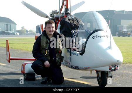 Army Warrant Officer Barry Jones, an Army Air Corps pilot from Boroughbridge in North Yorkshire, takes to the air over Middle Wallop in Hampshire in his autogyro, a light aircraft which he hopes will fly him around the world. The aircraft is similar to the one made famous in the 1967 James Bond film You Only Live Twice, in which Sean Connery flew an autogyro called Little Nellie. Stock Photo