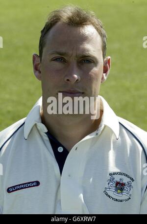 James Averis of Gloucestershire County Cricket Club during a photocall at Bristol, ahead of the new 2004 season. Stock Photo