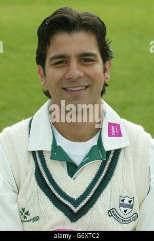 Vikram Solanki of Worcestershire County Cricket Club during a photocall at Worcester, ahead of the new 2004 season. Stock Photo