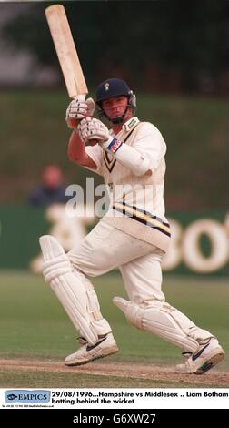 29/08/1996. Hampshire vs Middlesex. Liam Botham batting behind the wicket Stock Photo