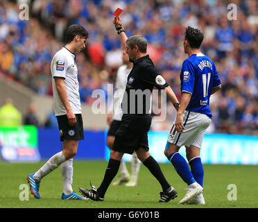 Soccer - Johnstone's Paint Trophy - Final - Chesterfield v Peterborough United - Wembley Stadium. Referee Andy D'Urso sends off Peterborough United's Joe Newell during the Johnstone's Paint Trophy Final at Wembley Stadium, London. Stock Photo