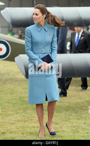 The Duke and Duchess of Cambridge view the static WWI display during the World War One Aviation Commemorative event at Omaka Aviation Heritage Centre in Blenheim, during their official tour to New Zealand. Stock Photo