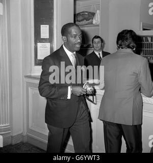Fashion - Miss World 1970 Judge - Eric Gairy - Britannia Hotel, London ...