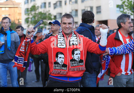 Soccer - UEFA Champions League - Semi Final - First Leg - Atletico Madrid v Chelsea - Vincente Calderon Stadium. An Atletico Madrid fan before the game Stock Photo