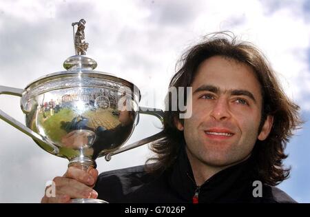 Snooker - Ronnie O'Sullivan 2004 World Snooker Champion - Sheffield Stock Photo