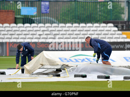 Cricket - LV County Championship, Division Two - Day Three - Derbyshire v Hampshire - The 3aaa County Ground Stock Photo