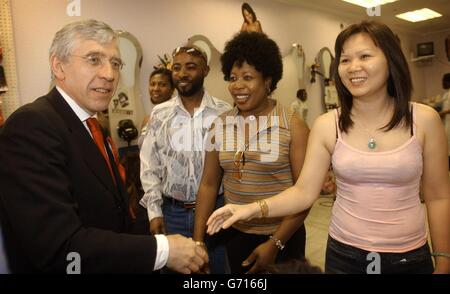 Foreign Secretary Jack Straw meets hairdressers at a salon in Brixton Market, London, while campaigning on behalf of the government for the local, European and London mayoral elections tomorrow. Mr Straw hailed the postal voting experiment a success. Stock Photo
