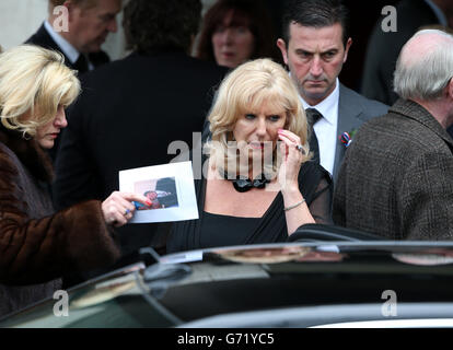 Shona Jardine leaves the funeral of her husband, ex Rangers footballer Sandy Jardine at Mortonhall crematorium in Edinburgh. Stock Photo