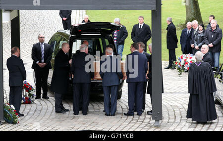 The coffin of ex Rangers footballer Sandy Jardine arrives at Mortonhall crematorium in Edinburgh ahead of his funeral. Stock Photo