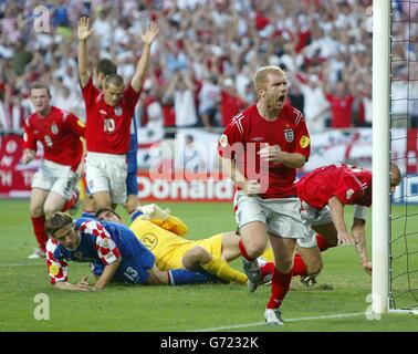 England's Paul Scholes celebrates scoring against Croatia during the Euro 2004, first round, group B match at the Estadio de Luz in Lisbon, Portugal. Stock Photo