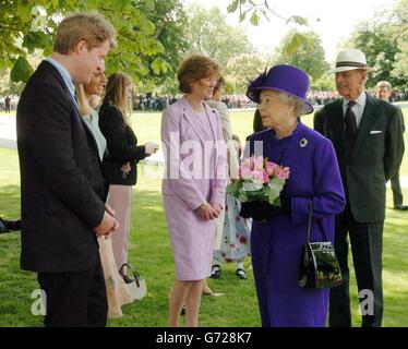Britain's Queen Elizabeth II talks to Earl Spencer, the brother of the late Diana, Princess of Wales, at the opening of a fountain built in memory of the princess in London's Hyde Park. The 3.6 million creation at the side of the Serpentine has been surrounded by controversy - facing delays and over-running its budget by 600,000. The Princess died in a car crash in Paris in August 1997. Stock Photo