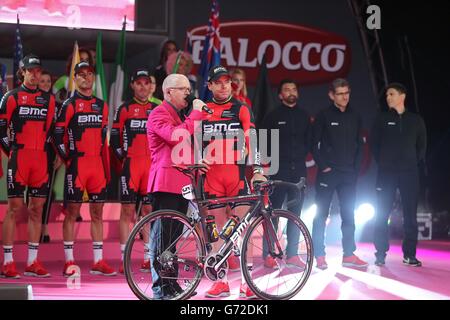 Cycling - 2014 Giro D'Italia - Team Presentations - Belfast City Hall Stock Photo
