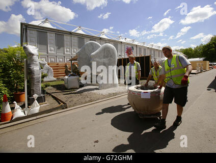 Workers making preparations ahead of the Chelsea Flower Show at the Royal Hospital in Chelsea, London. Stock Photo