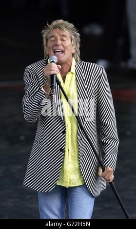 Singer Rod Stewart performs live on stage at the Olympic Torch Concert in The Mall, central London a free concert organised by Visit London and The Greater London Authority to celebrate the arrival of the Olympic torch in London. Stock Photo