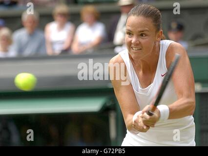 Lindsay Davenport from the USA in action against Vera Zvonareva from Russia at the Lawn Tennis Championships in Wimbledon, London. , NO MOBILE PHONE USE. Stock Photo