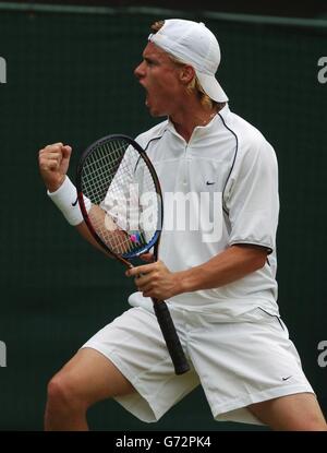 Lleyton Hewitt from Australia roars as he wins against Carlos Moya from Spain at the Lawn Tennis Championships in Wimbledon, London. Hewitt won in four sets 6:4/6:2/4:6/7:6. EDITORIAL USE ONLY, NO MOBILE PHONE USE. Stock Photo