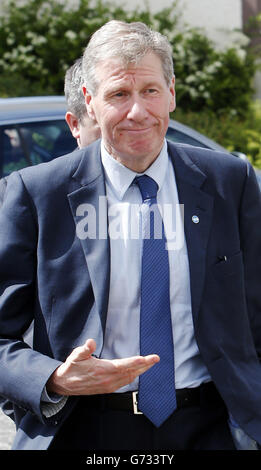 Scottish Justice Secretary Kenny MacAskill arrives at Kelso Police station in Scotland for a police briefing on the fatal Jim Clark Rally crash. Stock Photo