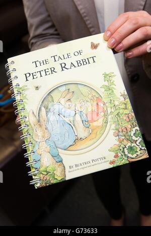 Dolly Parton Imagination Library partnership with RNIB Stock Photo