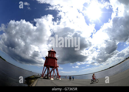 EDITORS NOTE: IMAGE TAKEN WITH FISH EYE LENS The Groyne in South Shields at the mouth of the Tyne, where the river joins the North Sea. Stock Photo