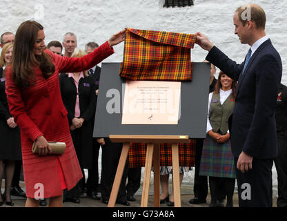 The Duke and Duchess of Cambridge unveil a plaque after a tour of The Famous Grouse Distillery in Crieff, Scotland. Stock Photo