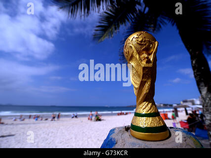 Soccer - FIFA World Cup 2014 - Group F - Argentina v Bosnia and Herzegovina - Maracana. A replica World Cup trophy on the Copacabana Beach Stock Photo