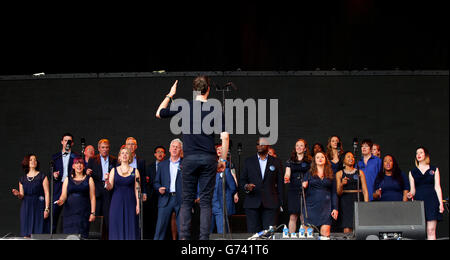 The Lewisham and Greenwich NHS Choir performing on The Pyramid Stage at the Glastonbury Festival, at Worthy Farm in Somerset. Stock Photo