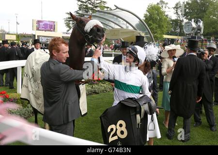 Horse Racing - The Royal Ascot Meeting 2014 - Day Three - Ascot Racecourse Stock Photo