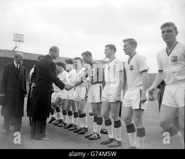 The Duke of Edinburgh smilingly shakes hands with goalkeeper Ray Wood as the Manchester United team are presented to him on the field at the Empire Stadium, Wembley, before the start of the FA Cup Final against Aston Villa. Wood was ro have an unlucky match. He was injured in a collision with Peter McParland, only about seven minutes after the start and was carried off on a stretcher while jackie Blanchflower took his place in goal. Villa won 2-1. Stock Photo