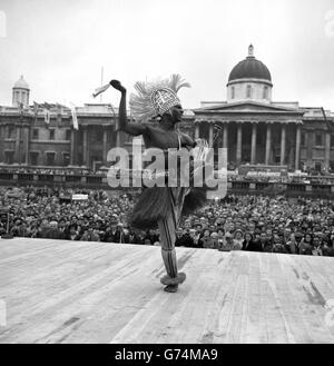 Dance - Sierra Leone National Dance Troupe - Trafalgar Square, London Stock Photo
