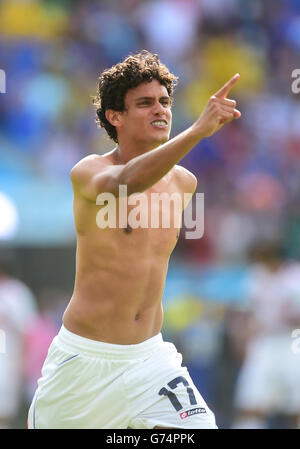 Soccer - FIFA World Cup 2014 - Group D - Italy v Costa Rica - Arena Pernambuco. Costa Rica's Yeltsin Tejeda celebrates after the final whistle Stock Photo