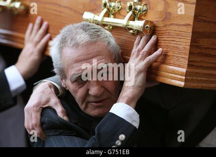 Birmingham Six member Paddy Hill carries the coffin of Gerry Conlon, who was wrongly convicted of the 1974 IRA Guildford pub bombing, to St Peter's Cathedral, Belfast, for his funeral. Stock Photo